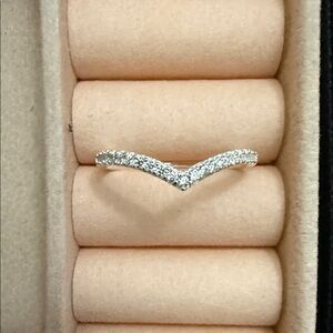 V-Shaped Wedding Ring in 925 Sterling Silver Size 8 Made in Perú